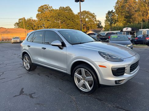 Used 2018 Porsche Cayenne image 5