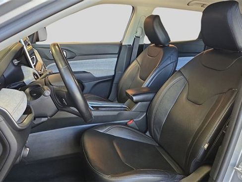 Used 2022 Jeep Compass Latitude image 11