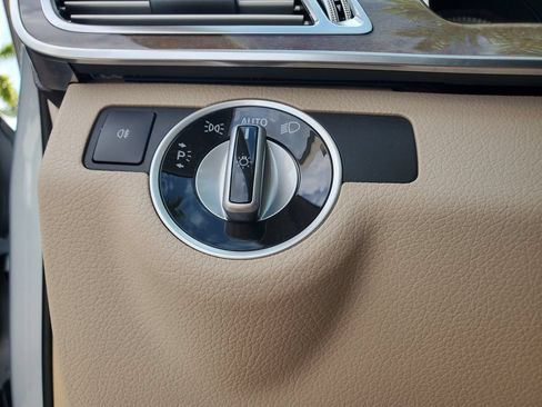 Used 2016 Mercedes-Benz E 350 Sedan image 22
