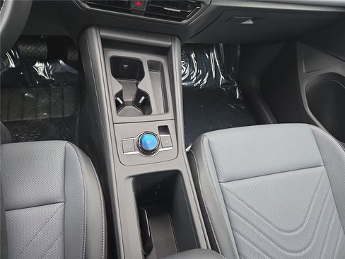 New 2026 Volkswagen Tiguan SE image 21