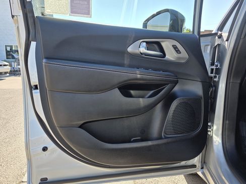 New 2026 Chrysler Pacifica Select w/ S Appearance Package image 11