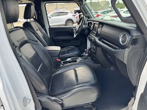 Used 2018 Jeep Wrangler Unlimited Sahara w/ LED Lighting Group AWD/4WD image 12
