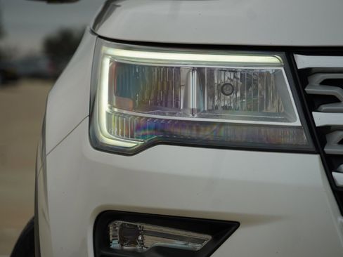 Used 2019 Ford Explorer XLT w/ Equipment Group 202A image 2