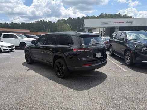 Used 2024 Jeep Grand Cherokee L Laredo AWD/4WD image 2
