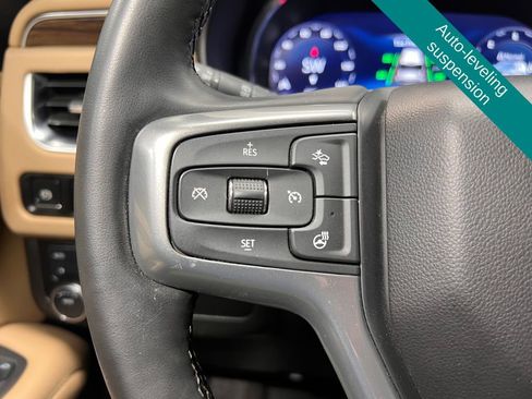 Used 2024 Chevrolet Suburban Premier w/ Premium Package 2 AWD/4WD image 10