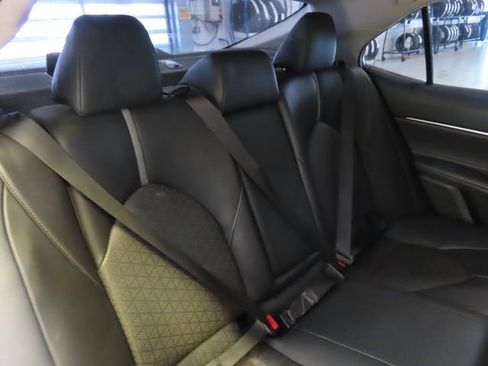 Used 2018 Toyota Camry XSE image 29