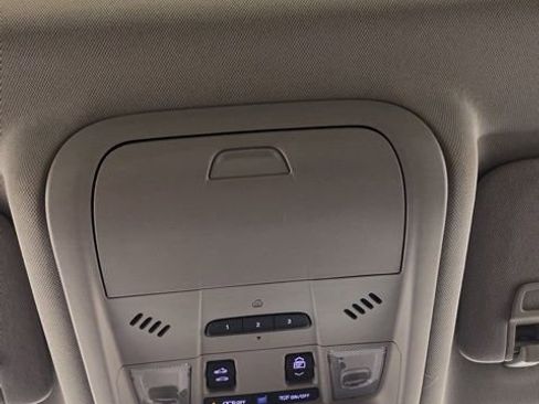 Used 2022 GMC Terrain SLT w/ Infotainment Package II AWD/4WD image 18