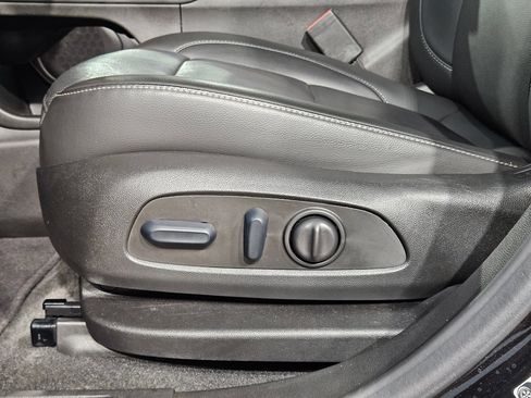 Used 2023 GMC Acadia SLT FWD image 23