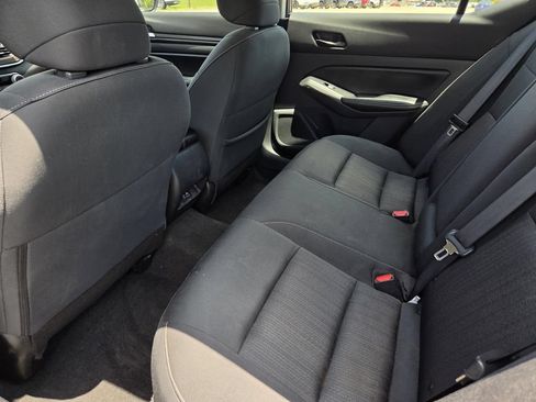 Used 2025 Nissan Altima 2.5 SV FWD image 28