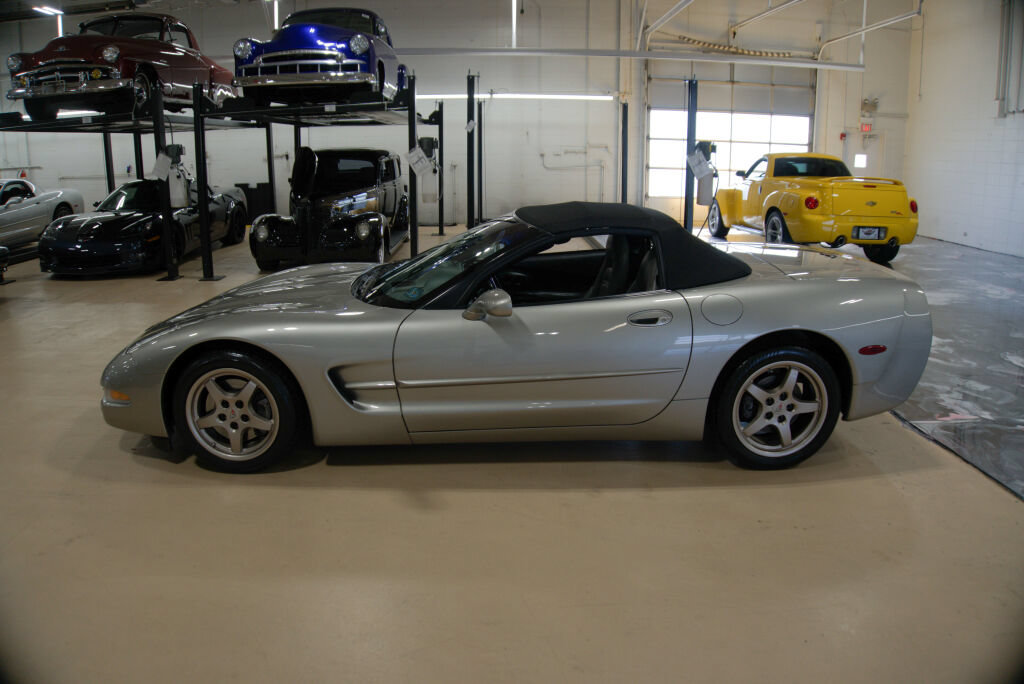 Used 2001 Chevrolet Corvette Convertible w/ Preferred Equipment Group2 RWD image 2