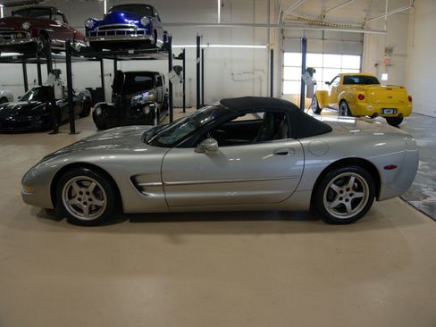Used 2001 Chevrolet Corvette Convertible w/ Preferred Equipment Group2 image 2