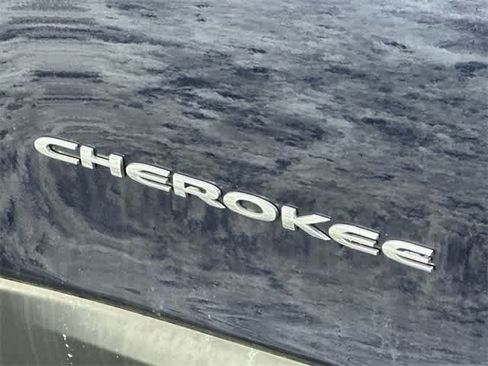 Used 2016 Jeep Cherokee Limited image 26