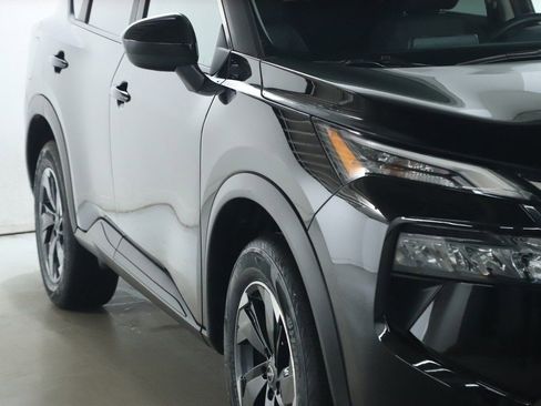 Certified 2025 Nissan Rogue SV image 9