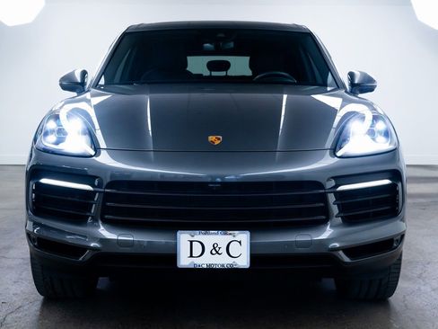 Used 2023 Porsche Cayenne w/ Premium Package image 2