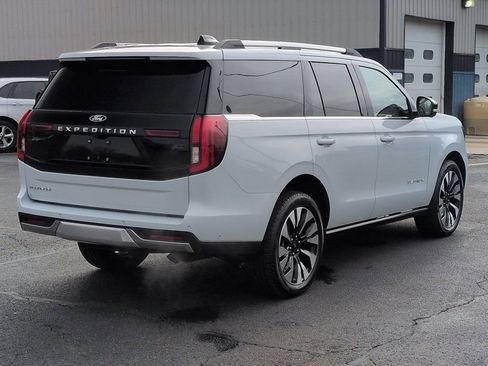 Used 2025 Ford Expedition Platinum w/ Driver's Package AWD/4WD image 8