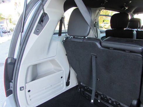 Used 2019 Dodge Grand Caravan SXT image 19