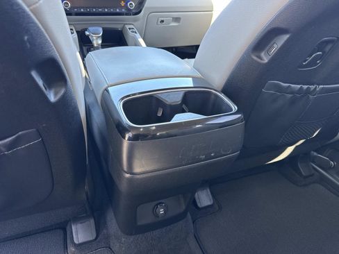 Used 2022 Kia Telluride EX w/ EX Premium Package image 17