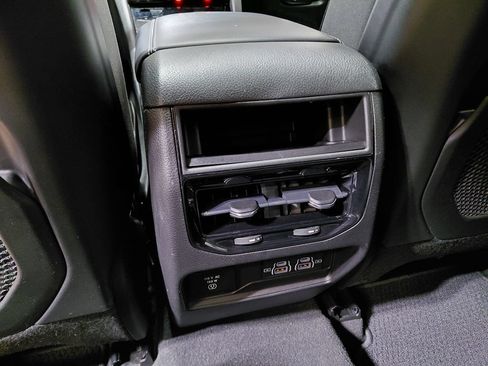 Used 2022 Jeep Grand Cherokee Altitude AWD/4WD image 38
