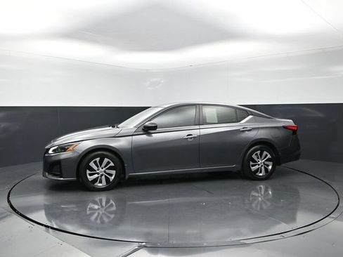 Used 2025 Nissan Altima 2.5 S FWD image 3