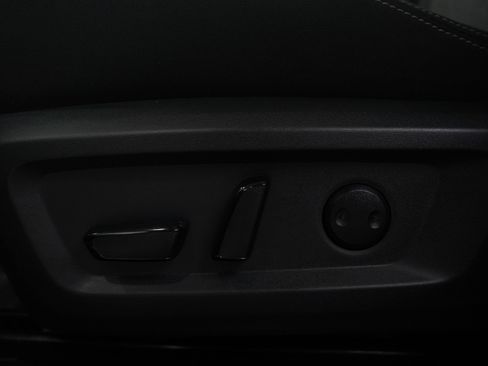 Used 2025 Nissan Rogue SV AWD/4WD image 23