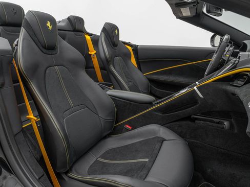 Certified 2025 Ferrari Roma Base image 30