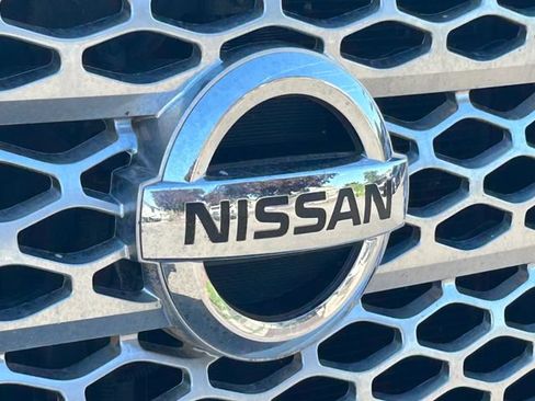 Used 2017 Nissan Titan SL AWD/4WD image 10