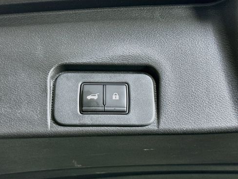Used 2023 Nissan Rogue SL AWD/4WD image 32