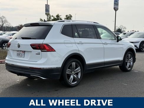 Used 2018 Volkswagen Tiguan SEL Premium image 17