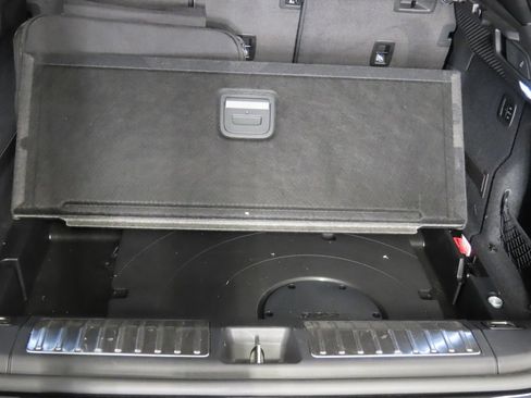 Certified 2025 Porsche Macan 4S Electric AWD/4WD image 49