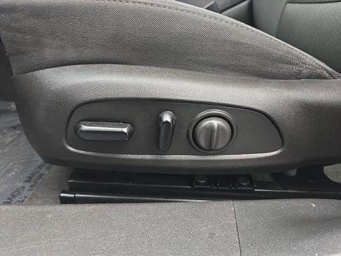 Used 2017 Chevrolet Malibu LT image 23