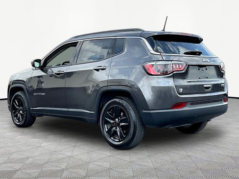 Used 2022 Jeep Compass Latitude FWD image 4