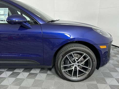 Certified 2025 Porsche Macan image 12