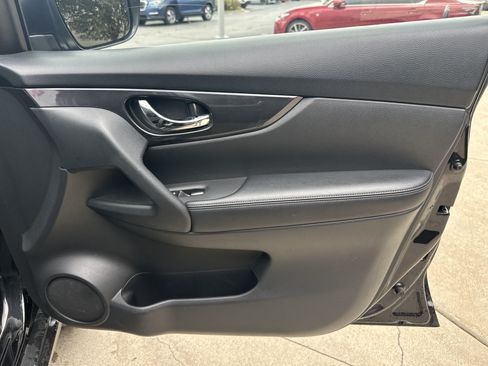 Used 2018 Nissan Rogue S AWD/4WD image 29