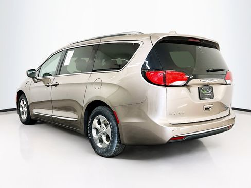 Used 2018 Chrysler Pacifica Touring-L image 5