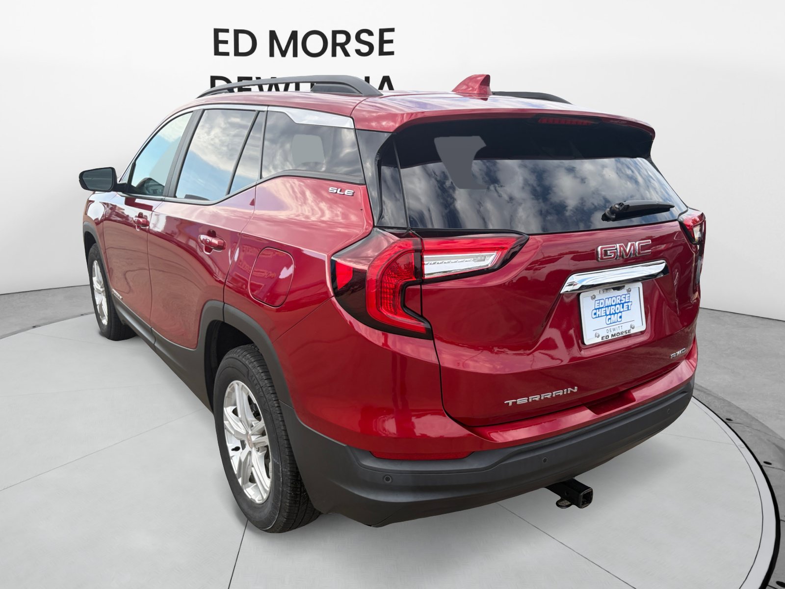 Used 2023 GMC Terrain SLE w/ Driver Convenience Package AWD/4WD image 3