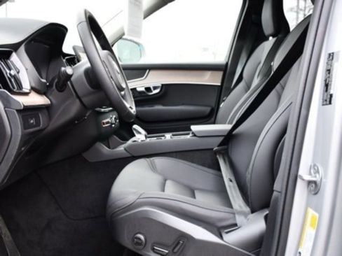 Certified 2025 Volvo XC90 B6 Plus AWD/4WD image 11