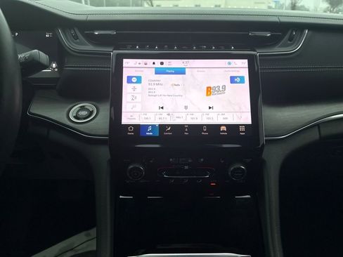 Used 2022 Jeep Grand Cherokee L Overland w/ Luxury Tech Group IV image 17