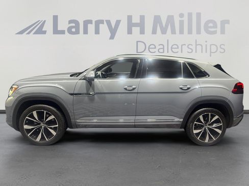 Used 2024 Volkswagen Atlas Cross Sport SEL Premium R-Line image 2