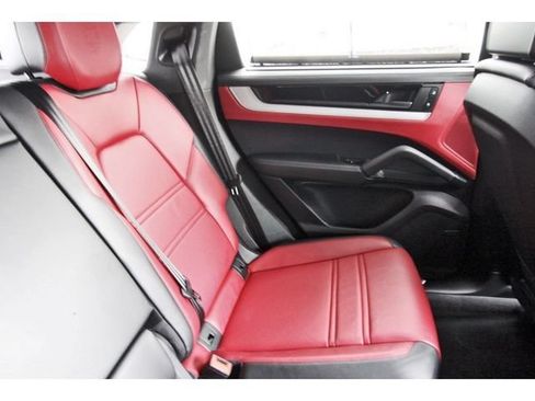 Used 2024 Porsche Cayenne Coupe AWD/4WD image 10