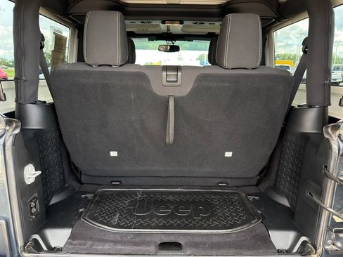 Used 2018 Jeep Wrangler Sahara w/ Connectivity Group AWD/4WD image 22