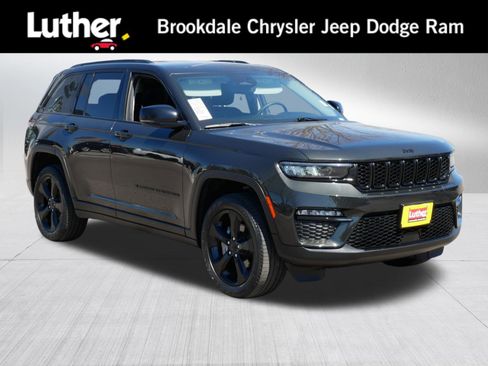 Used 2023 Jeep Grand Cherokee Limited w/ Black Appearance Package AWD/4WD image 1
