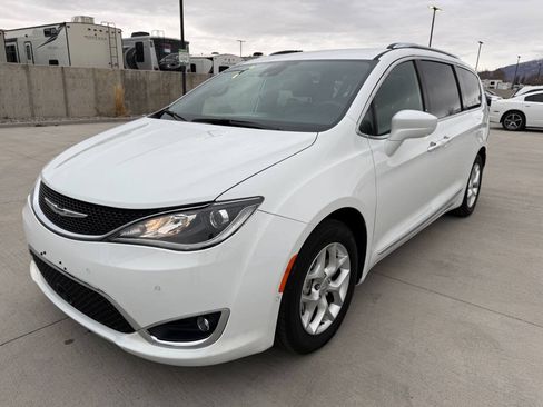 Used 2020 Chrysler Pacifica Touring-L FWD image 7