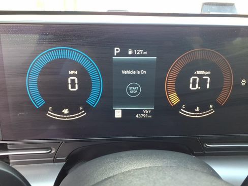 Used 2025 Hyundai Kona SEL FWD image 12