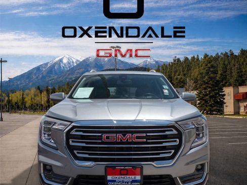 Used 2024 GMC Terrain SLT AWD/4WD image 3