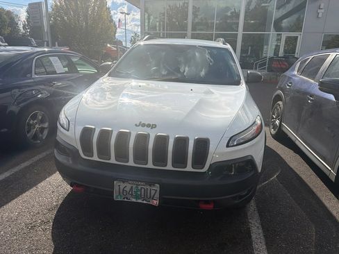 Used 2015 Jeep Cherokee Trailhawk w/ Comfort/Convenience Group AWD/4WD image 2