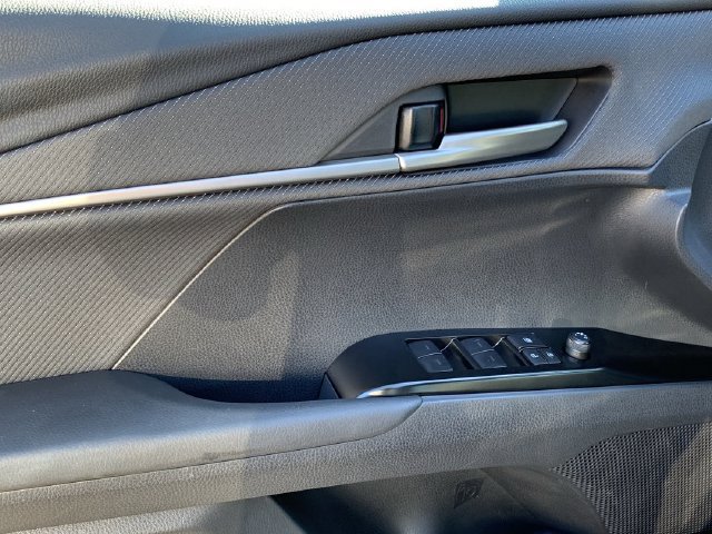 Used 2026 Toyota Camry SE FWD image 17