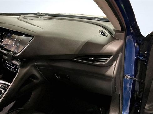 Used 2023 Buick Envision Essence image 17