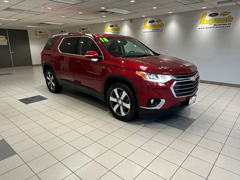 Used 2018 Chevrolet Traverse LT AWD/4WD image 1