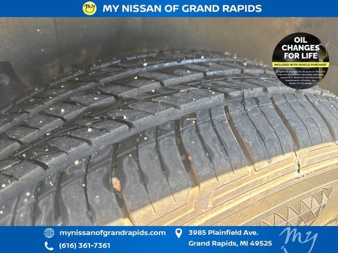 Used 2025 Nissan Pathfinder SL AWD/4WD image 36