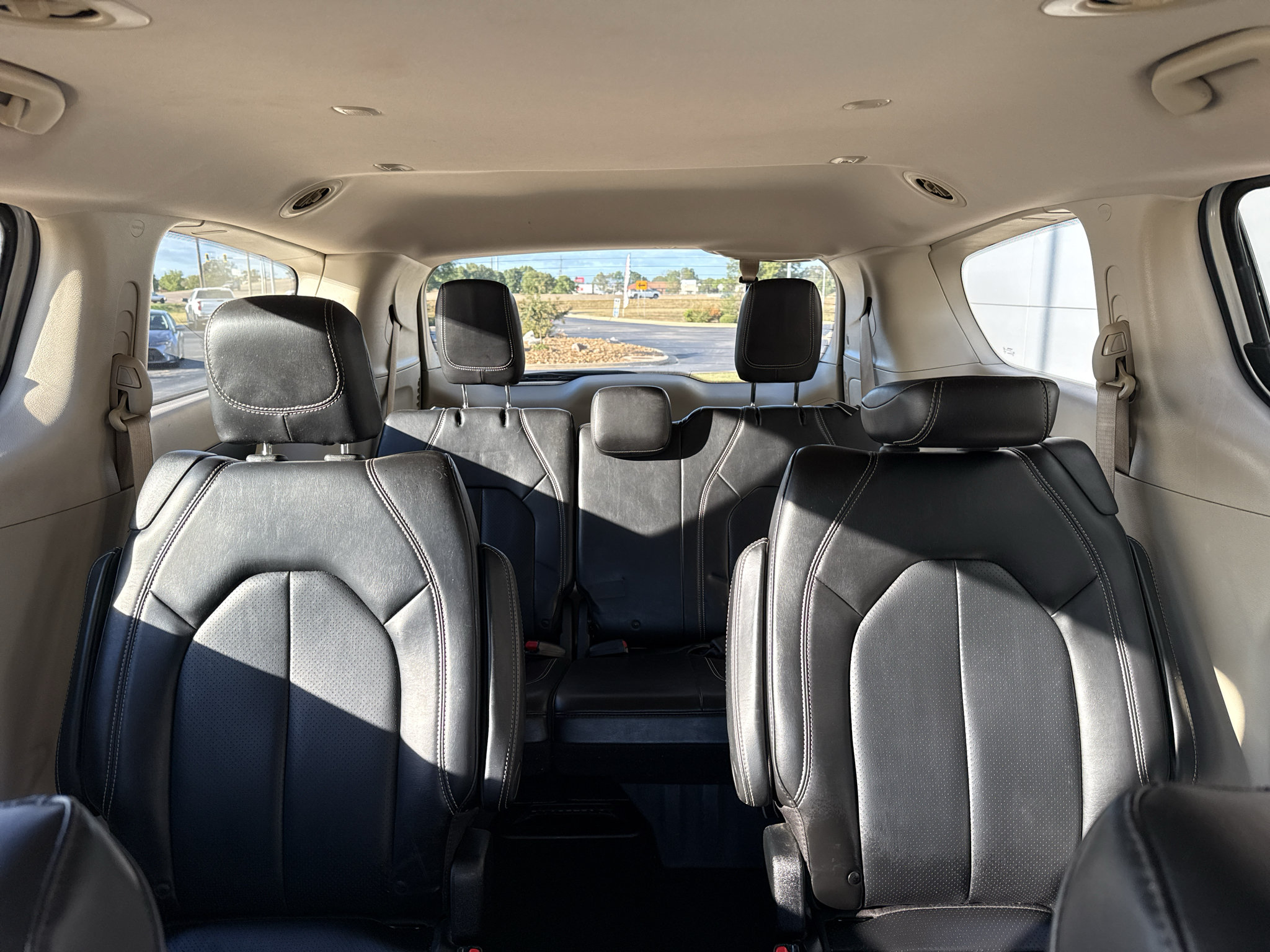 Used 2020 Chrysler Voyager Lxi FWD image 25